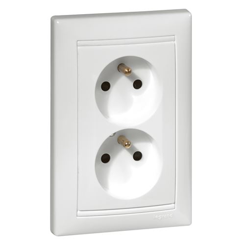 Zásuvka Valena, dvojnásobná, 2x 2P+T, clonky, bílá Legrand